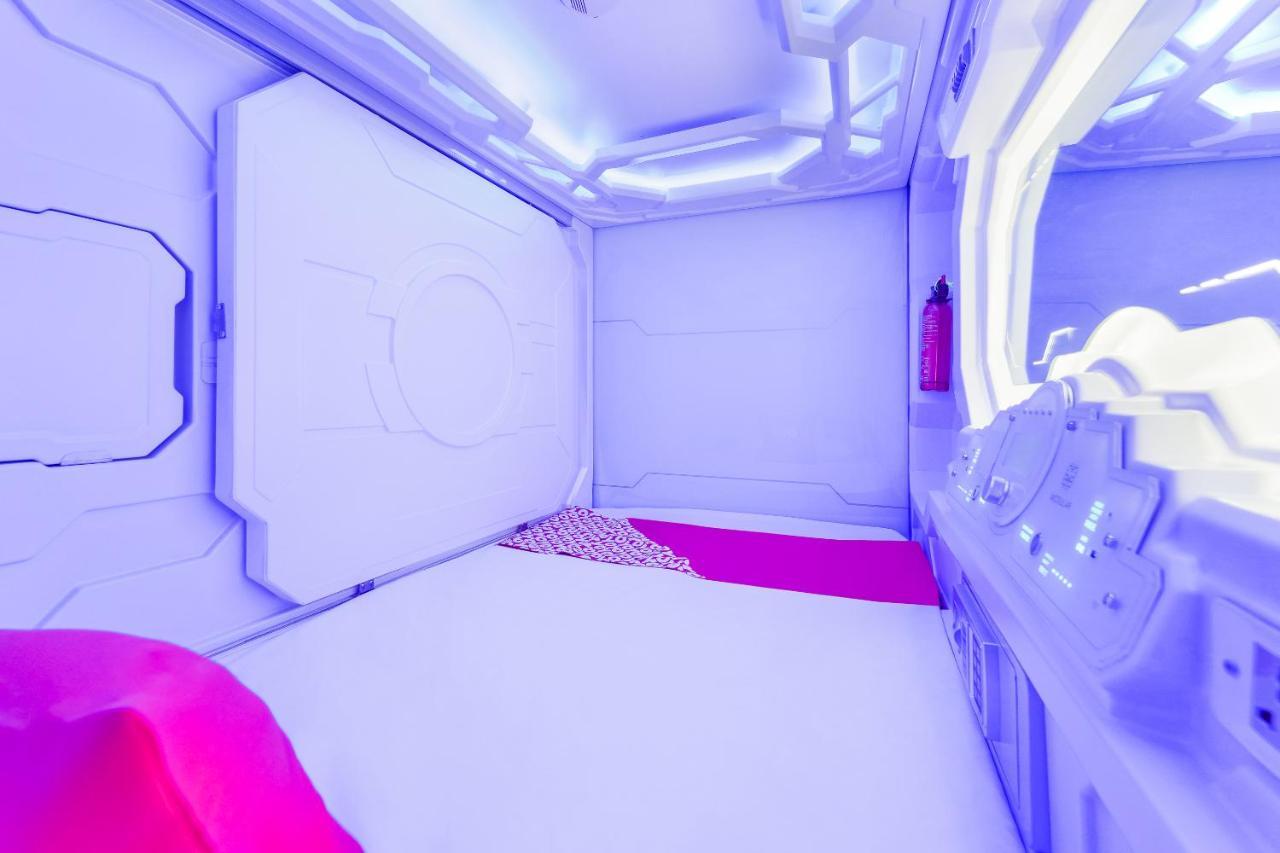 Oyo 89635 Modular Langkawi Capsule Hotel Padang Mat Sirat Exterior foto